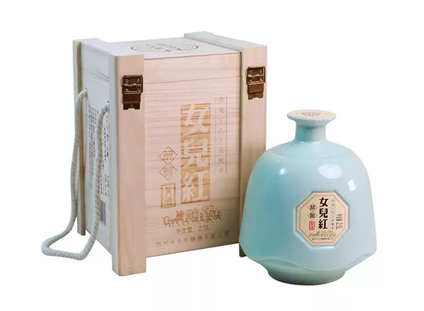烟台回收绍兴女儿红黄酒醇酿花雕酒木质礼盒2.5L坛装黄酒